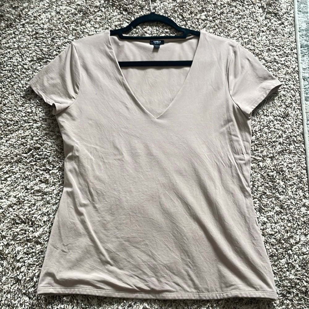 Express body contour V neck